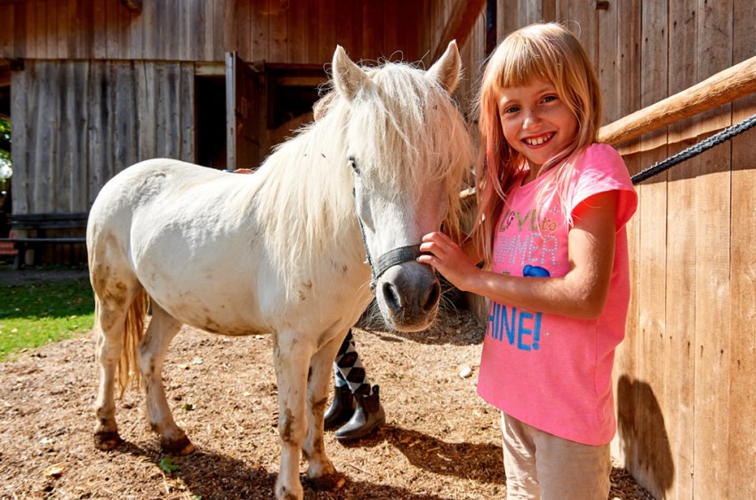 Sophia mit Pony Phillip